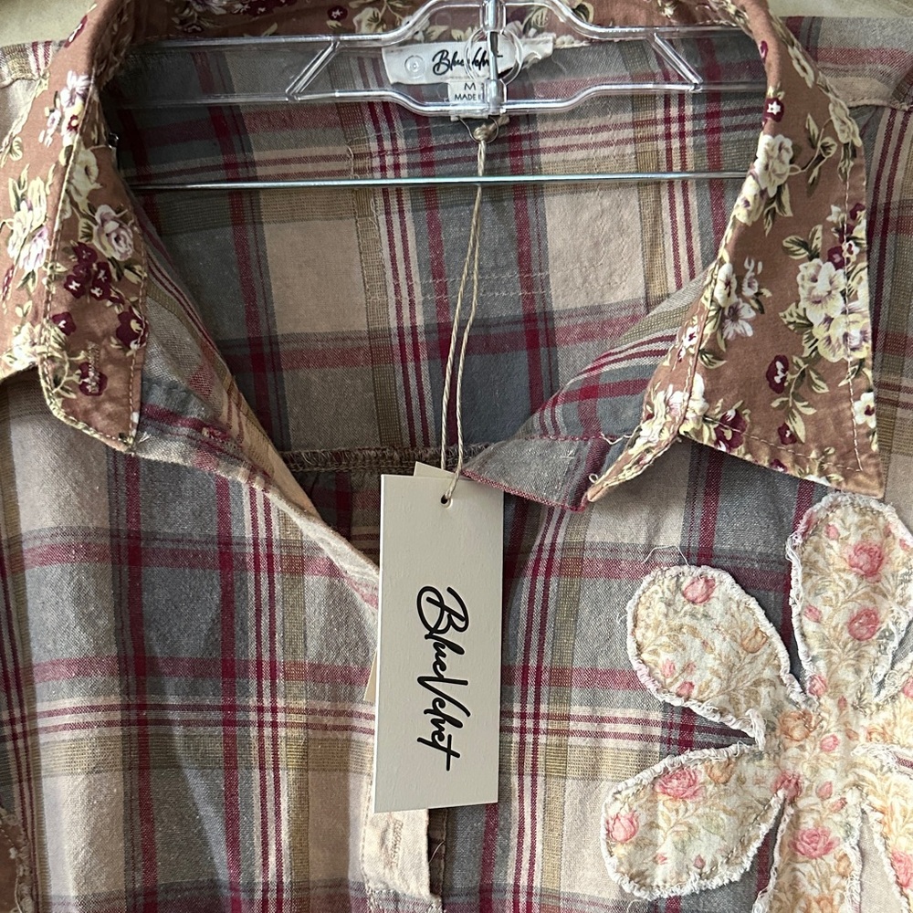 NWT BlueVelvet Plaid & Floral Patchwork Peplum Shirt size Medium - Picture 2 of 3